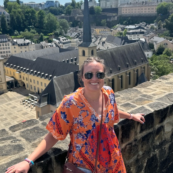 Meet your Posher, Alyssa - Picture 1 of 1